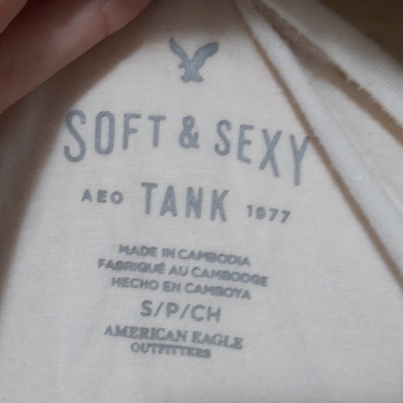 Flower embroided tank top! American Eagle - Picture 3 of 3
